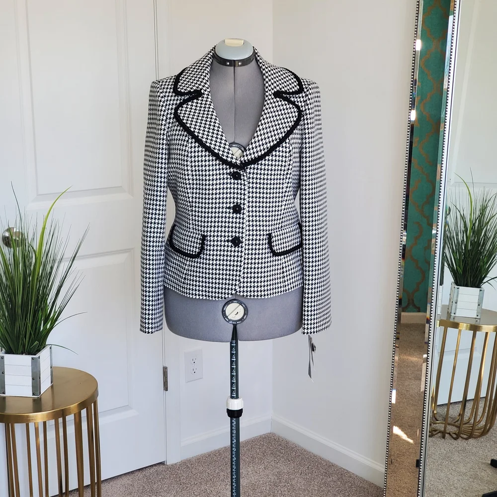 Le Suit Women's Houndstooth Blazer and Skirt Set (Size 12) - Picture 4 of 15